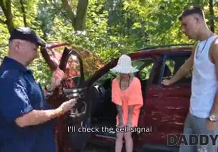 Sophia se fait enculer par un groupe de gros mecs noirs.