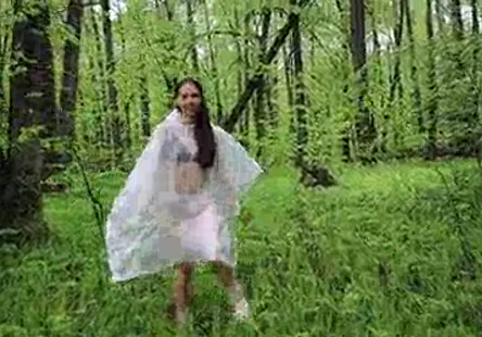 Lucy se fait branler par sa gf valentina