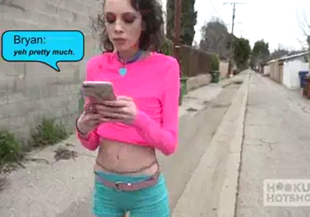 Wild anal beauty (wab) est excitée et prête à passer à laction.