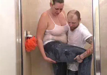 Mistress marta la croft, lenseignante sexy au joli cul, adore avaler le sperme de ses élèves en chaleur.