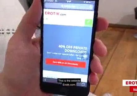 Ex. je suis sur la caméra, je baise comme un animal sauvage, je mouille ma culotte pour tous les pervers qui me regardent.