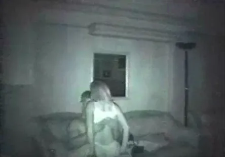 Sexy latin hottie suce la bite comme si cétait une mode tout en se faisant pilonner par une grosse bite