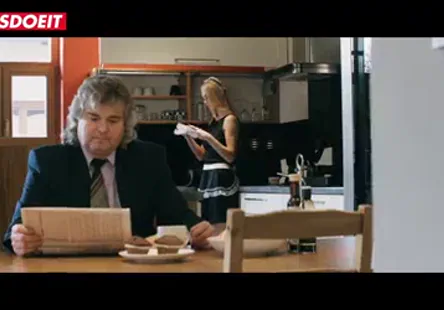 La sorcière dévergondée sissy a utilisé sa magie pour se venger de linnocente emma, qui essayait juste de soccuper de ses affaires.