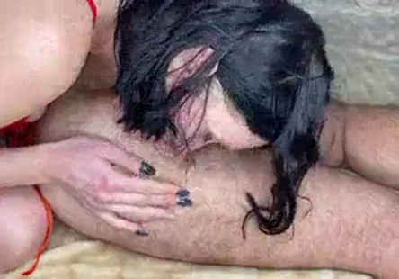 Un film sur des allemandes en latex, qui senvoient en lair avec des godemichés alors quelles sont à lhôpital pour se faire soigner pour leurs habitudes sexuelles lesbiennes.