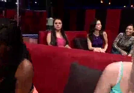 Blondie de lenfer jolene sétouffe avec une bite, avale du sperme et laisse une trace embarrassante de sperme sur son visage.