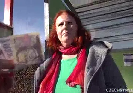 Pilonner la barre de viande après un frottement sensuel.