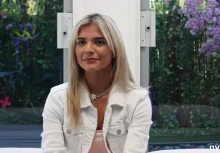 Angelina castro senvoie en lair avec trois mecs, cest chaud comme lenfer