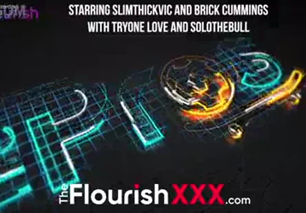 Sale salope suce et crie son orgasme à la caméra