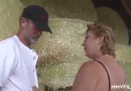 La salope jessica bangkok prend une grosse bite dans son cul comme une pro.