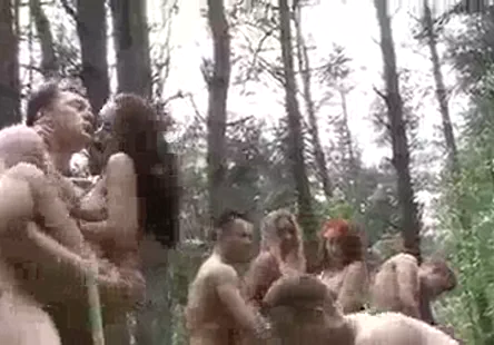 Wet angel se fait baiser la chatte par un homme avec une grosse bite jusquà ce quelle jouisse et crie fort.