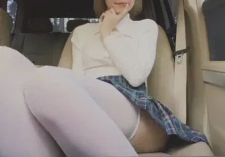 Je veux enfoncer ma bite dans ton cul jusquà ce quelle soit couverte de sperme, bébé