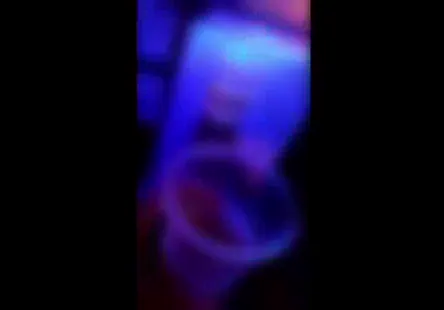 Dottie baise sa chatte savoureuse avec une bite rigide.