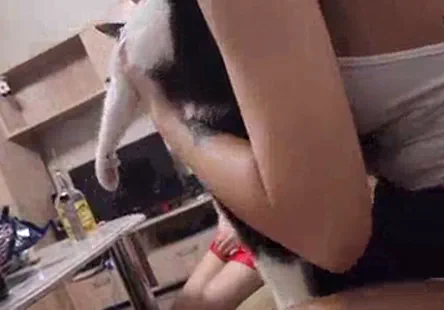 Natasha se fait enculer avec un énorme pénis.