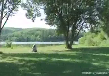 Bg désigne la capacité ou la performance sexuelle dune personne, tandis que le terme bulgare fait référence à un type dacte sexuel impliquant deux personnes qui ont des rapports sexuels en même temps. lexpression sur la plage est explicite, car elle signi