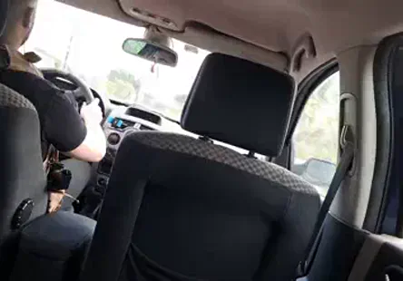 Je veux voir ton corps chaud et nu sur mon écran pendant que je me caresse la queue.