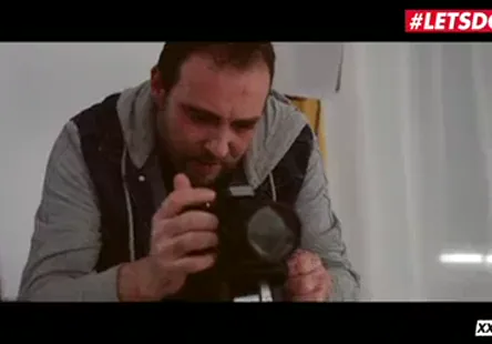 Une sale milf se fait baiser par trois mecs bien membrés.