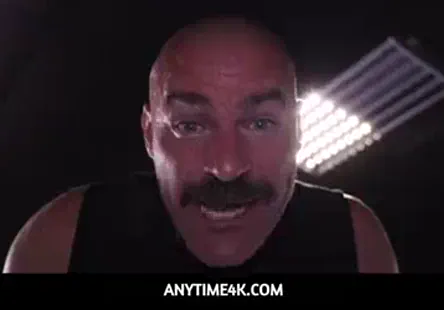 Rugueux et animalesque, nous allons nous déchaîner comme un chien en chaleur.