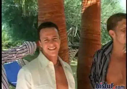 Elle était une bonne fille, mais cette nuit-là, elle voulait être une mauvaise chatte.