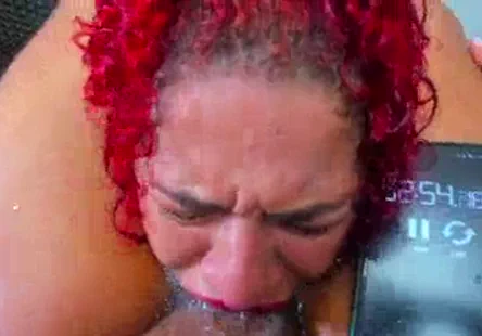 Des petites secrétaires se font pilonner par de grosses bites alors quelles portent des bas nylon et des jarretelles.