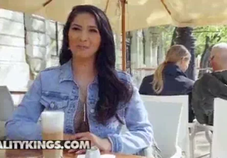 La scène faciale massive dangela white